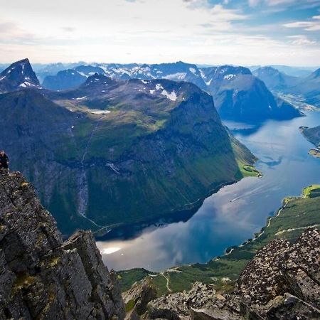 Leilighet I Hjertet Av Sunnmore! Sykkylven Buitenkant foto