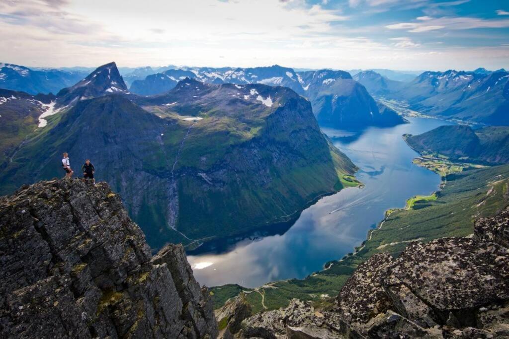 Leilighet I Hjertet Av Sunnmore! Sykkylven Buitenkant foto