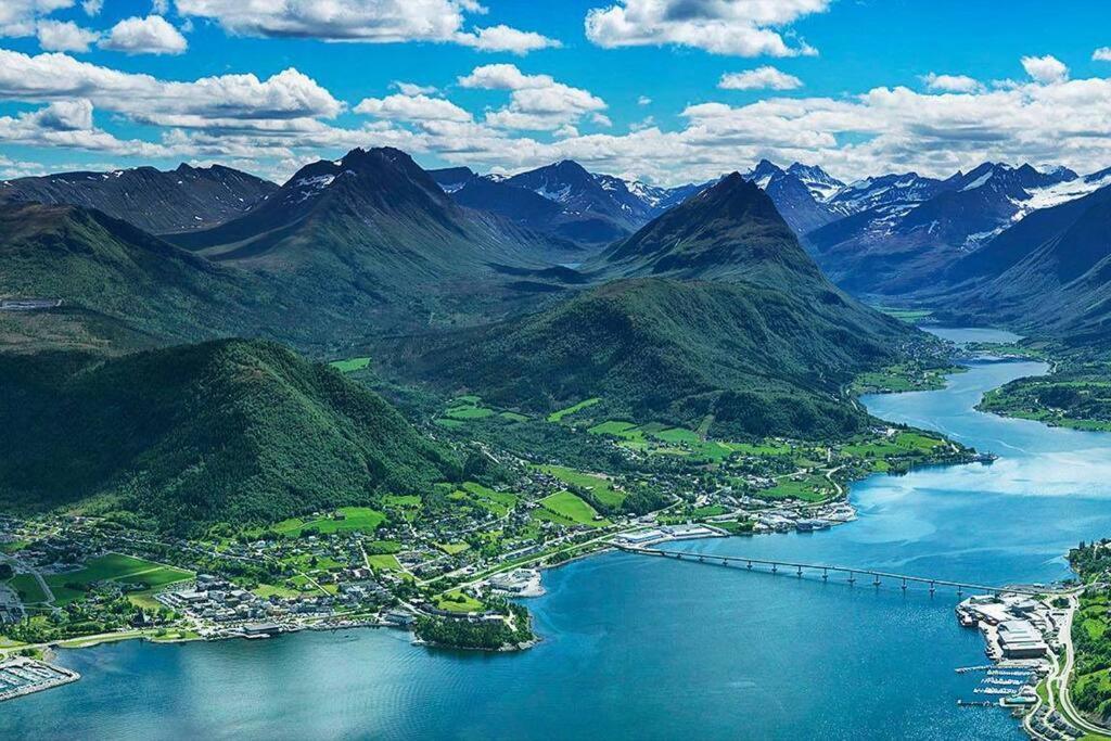 Leilighet I Hjertet Av Sunnmore! Sykkylven Buitenkant foto